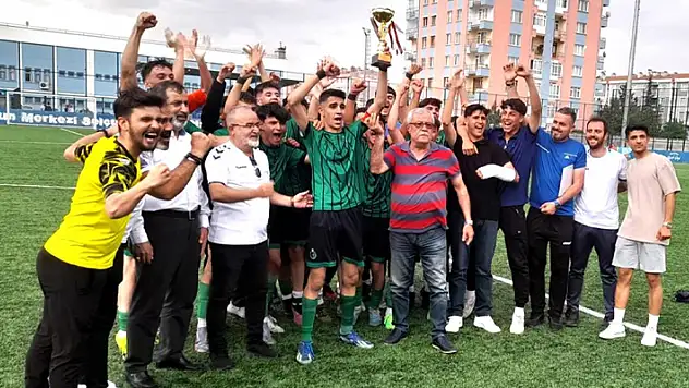 Karatay Belediyespor U17 Futbol Takımı, liginde şampiyon oldu 