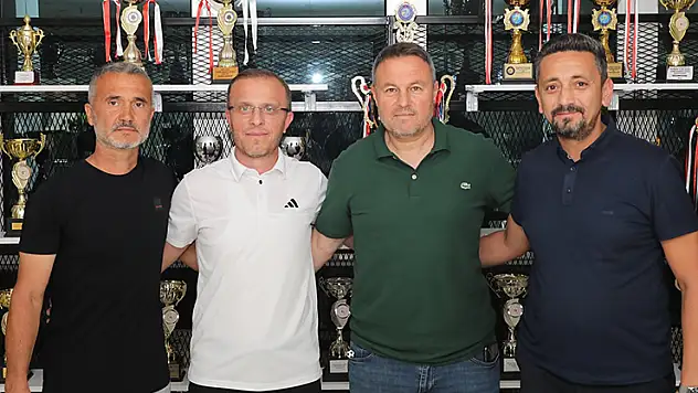 Karatay Belediyespor Ünal ve Uyar'a emanet
