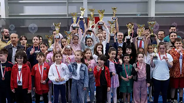Karatay'da 23 Nisan Tenis Turnuvası heyecanı yaşandı