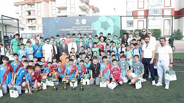 Karatay'da 3. Geleneksel Ortaokullar Arası Dostluk ve Kardeşlik Futbol Turnuvası'nda final heyecanı 