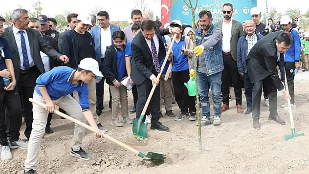 Karatay'da 90 bin metrekarelik alanda fidan dikildi 