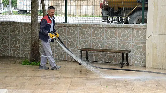 Karatay'da camilerde ramazan temizliği