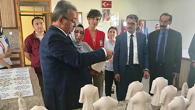 Karatay'da çini sergisi büyük beğeni topladı