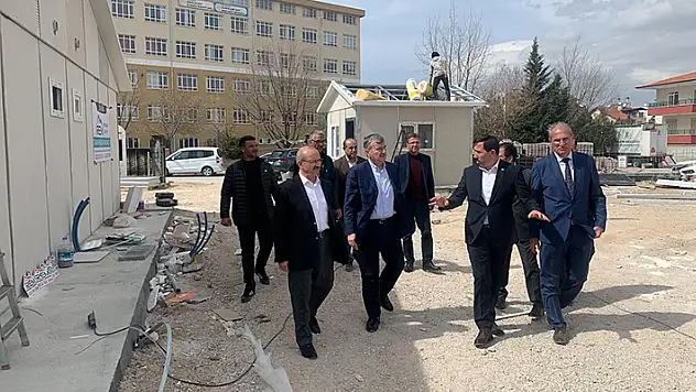 Karatay'da depremzedeler için hazırlanan Geçici Barınma Merkezi'nin yapım çalışmaları devam ediyor