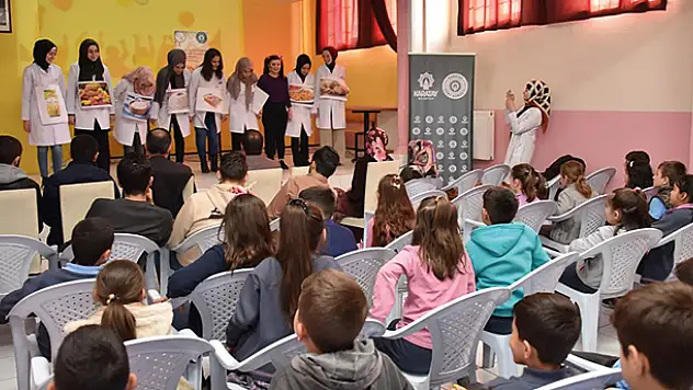 Karatay'da öğrencilere çölyak hastalığı anlatıldı