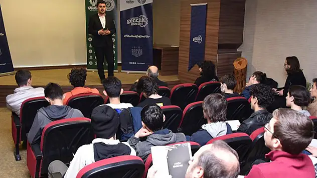 Karatay'da 'Okur-Yazar Buluşmaları' sürüyor
