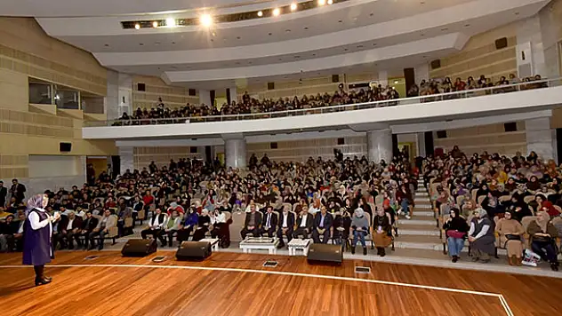 Karatay'da 'Sağlıklı İletişim Mutlu Aile Okulu' seminerleri başladı