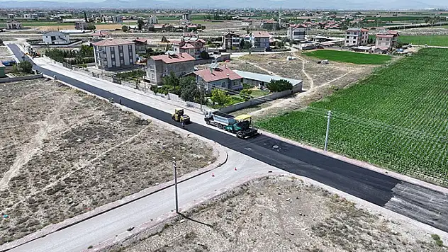 Karatay'da sıcak asfalt çalışmaları sürüyor