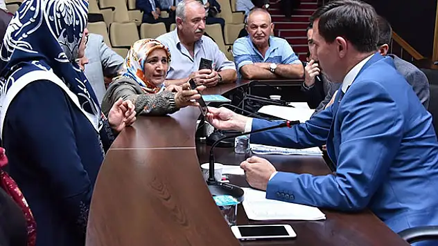Karatay'da söz meclisleri sürüyor