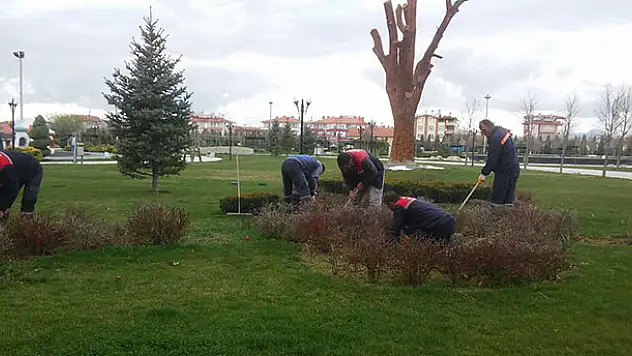 Karatay'da yeşil alanlar yaza hazırlanıyor