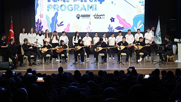 Karatay'da yıl sonu coşkusu! Müzik dinletileri geceye damga vurdu
