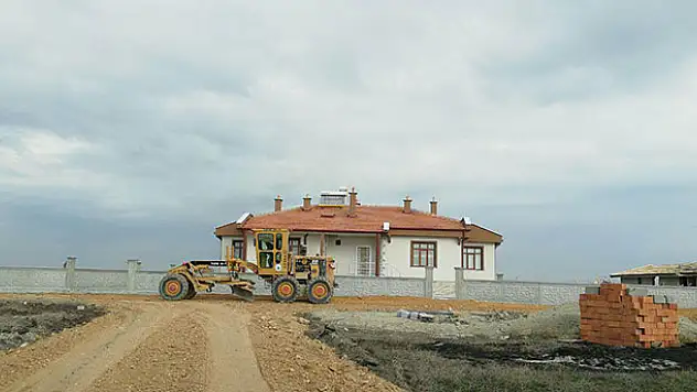 Karatay'da yol kumlama ve altyapı çalışmaları hız kesmiyor