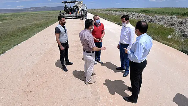 Karatay'da yol ve asfalt seferberliği sürüyor