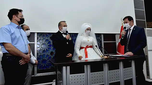 Karatay'da  zabıta çiftin nikahını Başkan Hasan Kılca kıydı
