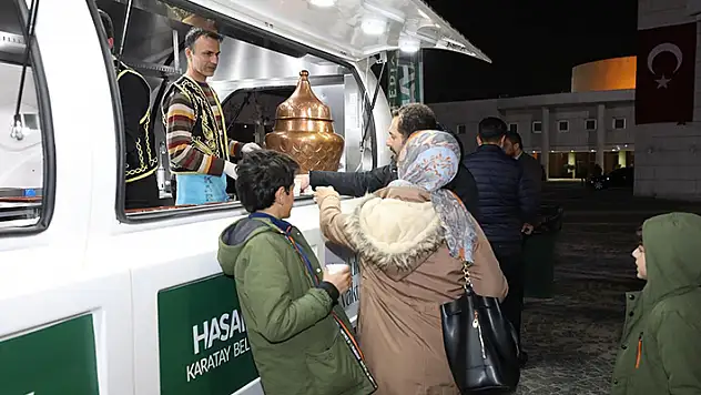 Karatay'dan Hz. Mevlana'nın misafirlerine salep ikramı