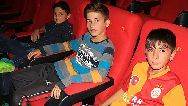 Karatay'dan koruma altındaki çocuklara özel sinema şöleni