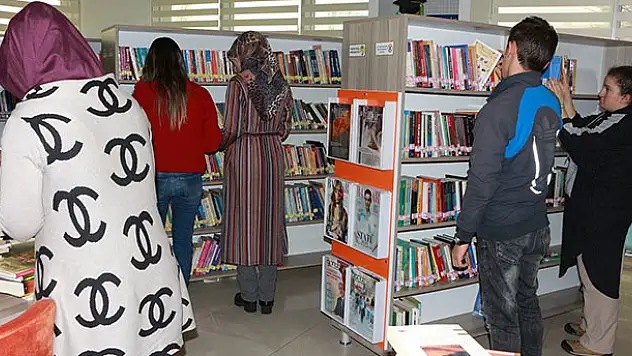 Karatay halk kütüphanesi'ne yoğun ilgi