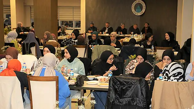 Karatay Kent Konseyi Gençlik Meclisi öğrenciler iiftarda buluşturmaya devam ediyor
