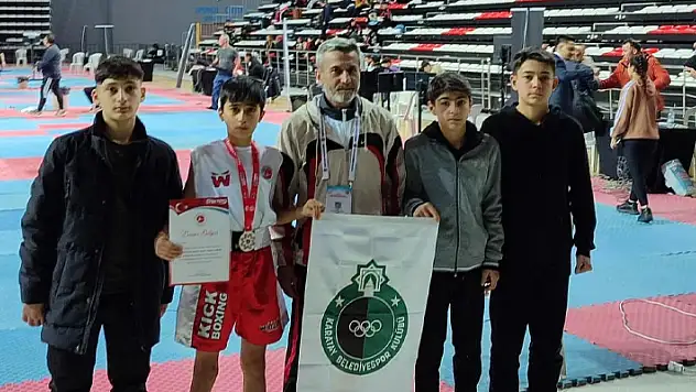 Karatay Kick Boks takımı Antalya'dan madalya ile döndü 