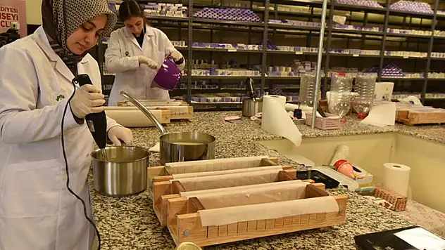 Karatay lavantasına kadın eli değdi
