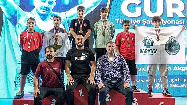 Karatay madalyaları topladı
