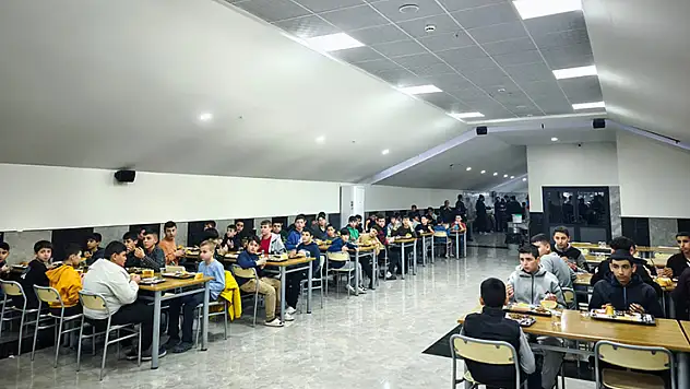 Karatay Müftülüğü hafızlık öğrencileriyle iftarda buluştu