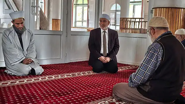 Karatay Müftüsü Halil Taş, Saçlıkasap Camii'nde cemaatle bir araya geldi
