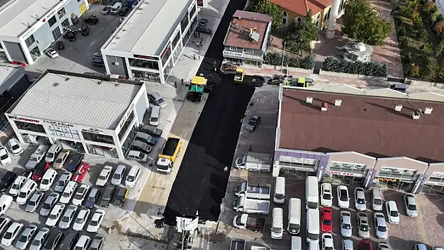 Karatay Oto Galericiler Sitesi'nde sıcak asfalt serimi ve kaldırım çalışmaları başladı 