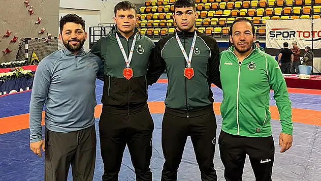 Halter ve güreşte Karatay rüzgarı