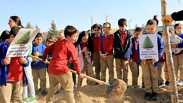 Karatay'da 10 bin 400 metrekarelik alanda fidan dikildi