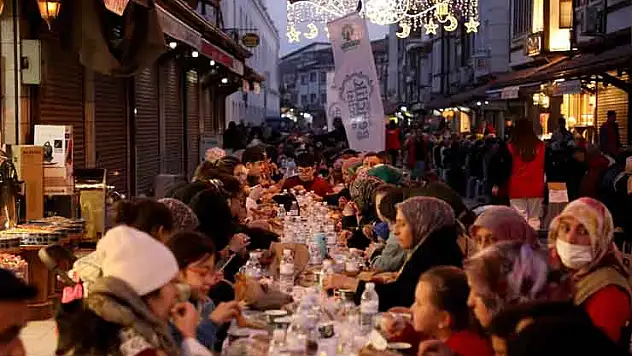 Karatay'da binlerce kişi aynı sofrada buluştu