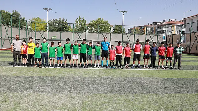 Karatay'da camiler ve kur'an kursu öğrencileri turnuvada ter döküyor