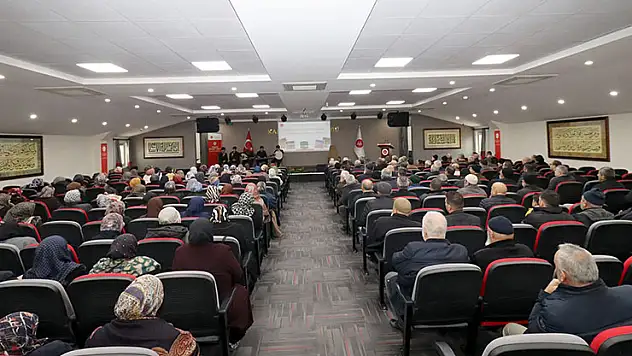 Karatay'da hac görevlileri ve hacı adaylarına eğitim verildi