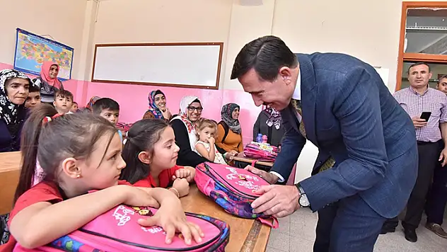 Karatay'da ilkokula başlayacak tüm öğrencilere çanta ve kırtasiye desteği belediyeden