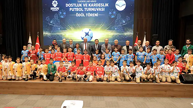 Karatay'da ilkokullar arası futbol heyecanı nefes kesti