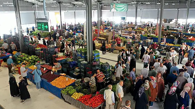 Karatay'da Kalenderhane Kapalı Pazar Marketi hizmete açıldı
