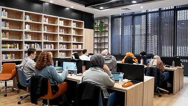 Karatay'da kütüphanelerde online rezervasyon dönemi genişliyor