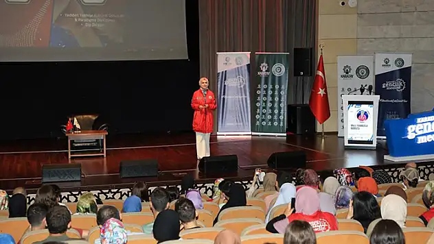 Karatay'da 'Milli Teknoloji Hamlesi ve Teknofest' söyleşisi gerçekleştirildi

