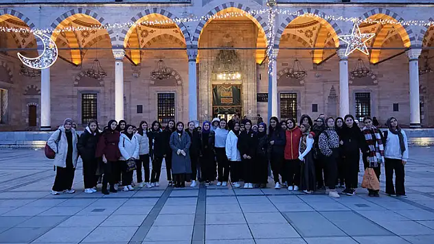 Karatay'da öğrenciler sabah namazı programında buluşuyor