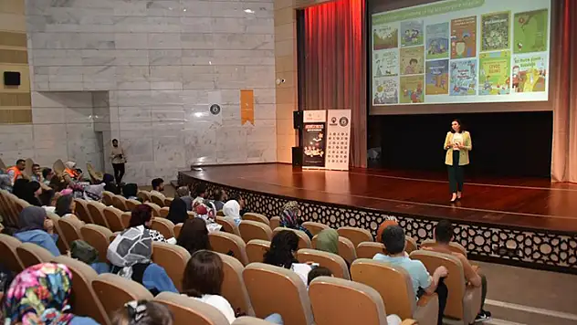 Karatay'da Okuyarak Büyüyen Çocuklar konferansı
