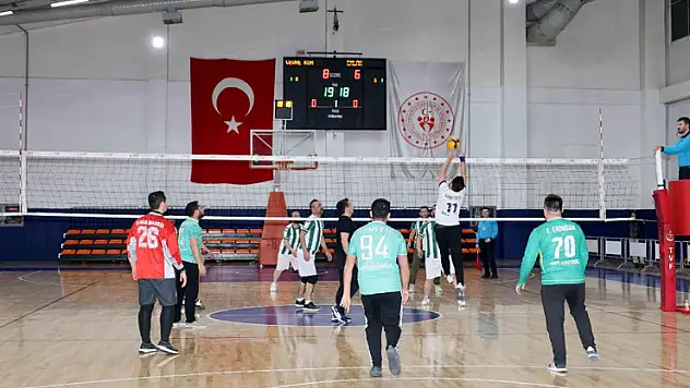 Karatay'da voleybol heyecanı başladı