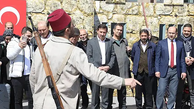 Karatay'ın 'Bir Destandır Çanakkale' tiyatro gösterisi yoğun ilgi görüyor
