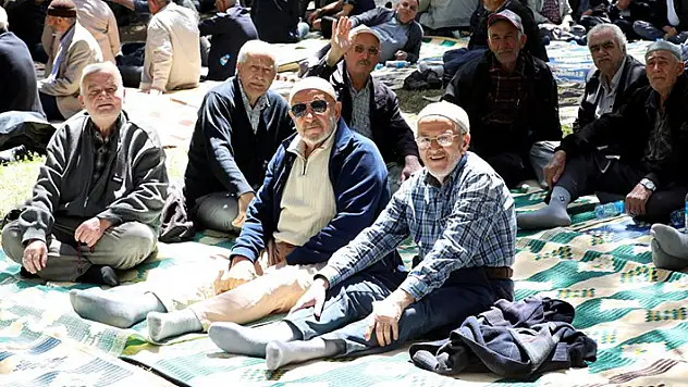 Karataylı emekliler piknikte buluştu