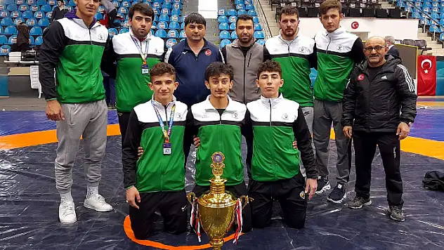 Karataylı güreşçiler ikinci oldu