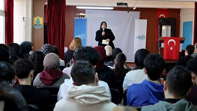 Karataylı öğrenciler kariyer günlerinde geleceklerini keşfediyor
