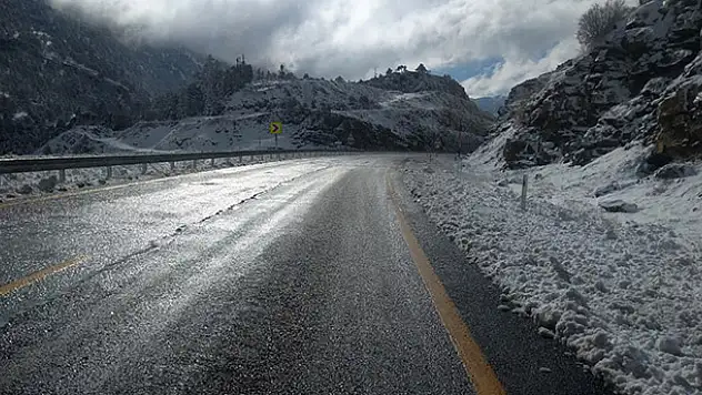 Kardan kapanan Konya Antalya Karayolunda güneş açtı