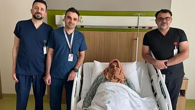 Karın ağrısıyla geldi, böbreğinden 35 cm'lik kitle çıktı

