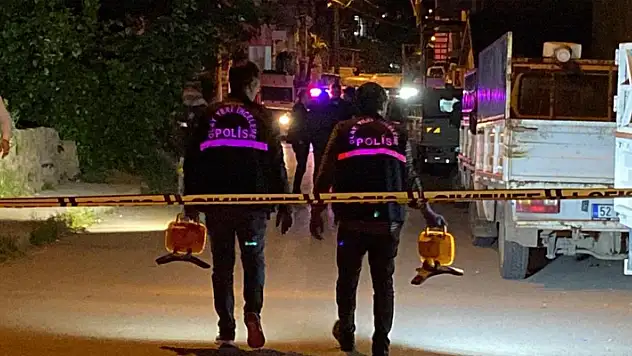 Karısıyla kavga etti, baldızını bıçakladı: Mahalleli sokağa döküldü
