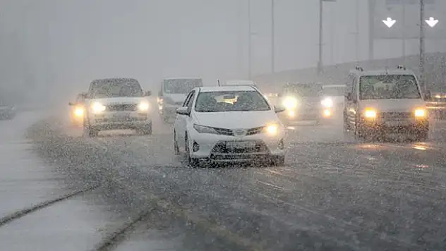 Karlı havada trafiğe çıkacak sürücüler dikkat!