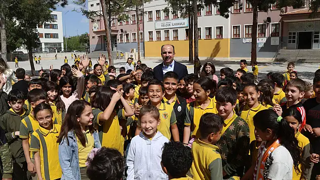 Karne alan öğrencilere Başkan Altay'dan önemli tavsiyeler